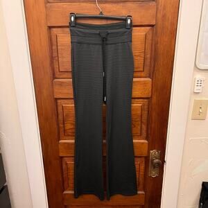 Halara High Waisted Drawstring Stripe Flare Yoga Pants sz XS Steel Stripe NWT's